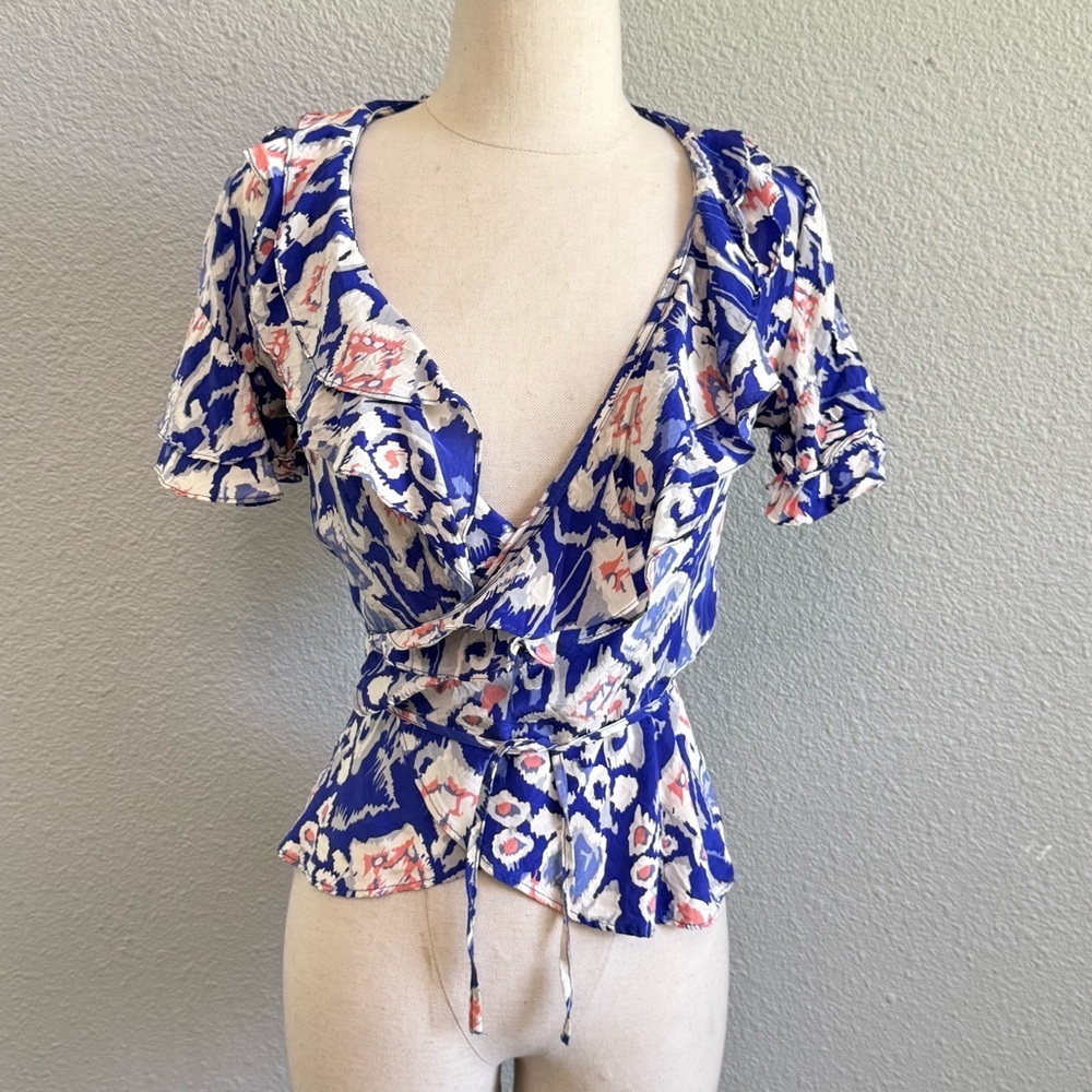 Tucker Silk‎ Wrap Floral Blouse Size Small Ruffle Detail